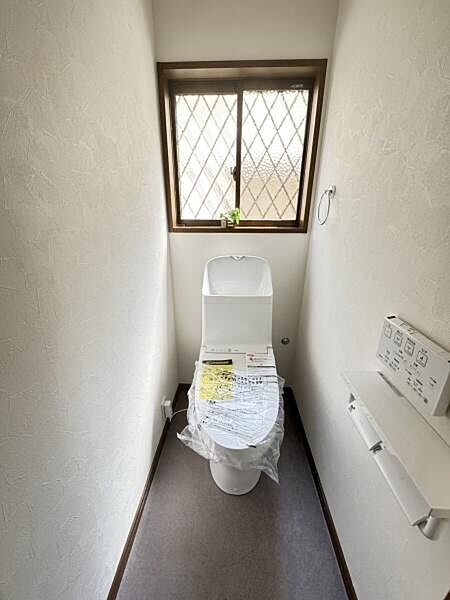 1階・2階ともにトイレ新調済み。気持ちよくお使いいただけます。