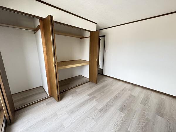 各居室に収納スペースを確保。お洋服や荷物もすっきり片付き、お部屋を広く使えます。
