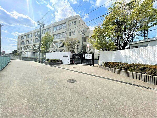 島本町立第四小学校まで554m