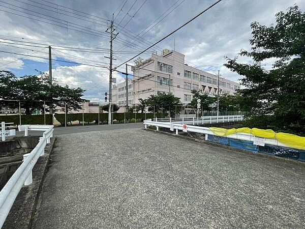 高槻市立寿栄小学校まで489m