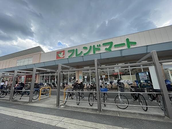 フレンドマート高槻川添店まで677m