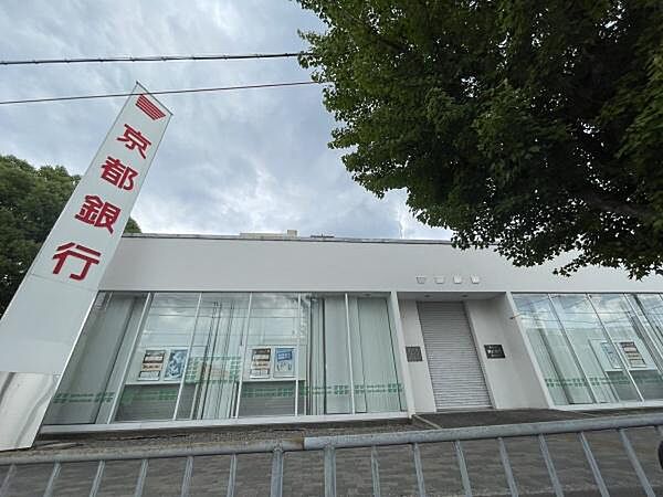 京都銀行高槻南支店まで385m
