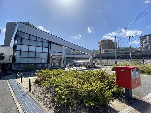 高槻上牧駅前郵便局まで298m