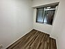 洋室：間取り変更により全居室に収納スペースを確保。居住空間をすっきり使える3LDKです。