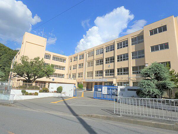 島本町立第二中学校まで625m