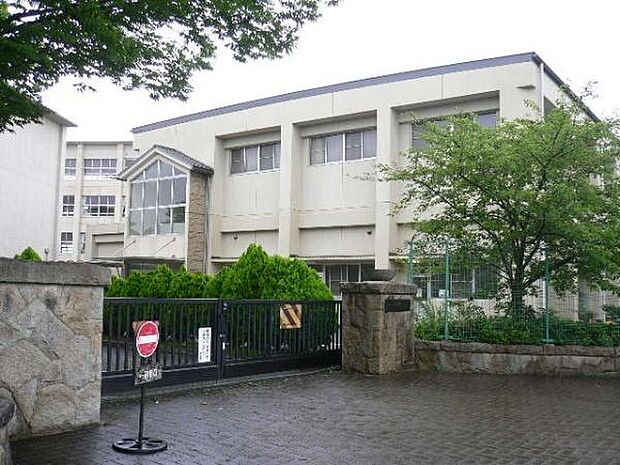 依佐美中学校まで2100m