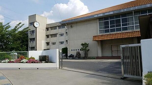 南中学校まで1000m