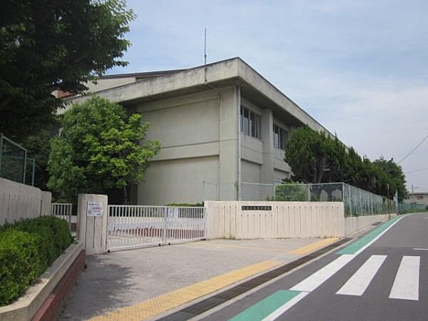 東中学校まで160m