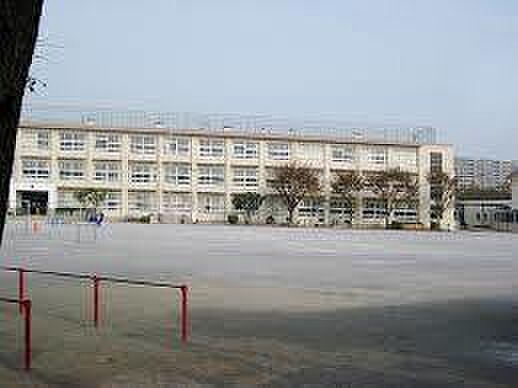 港小学校まで700m