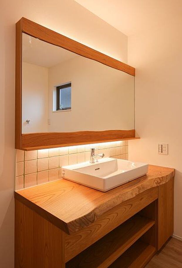 天然木カウンターの洗面台一例