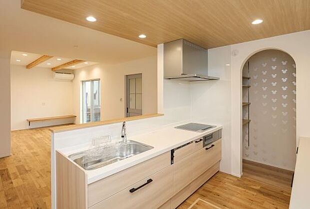 キッチンとパントリー部分