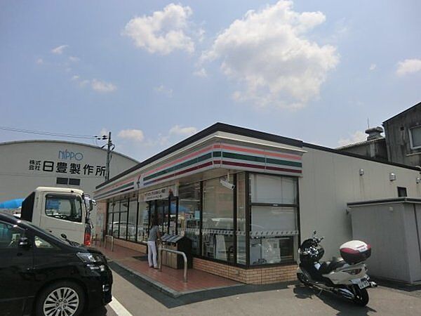 セブンイレブン向日南金村店まで766m