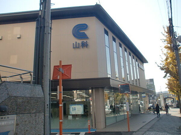 京都信用金庫山科支店まで735m