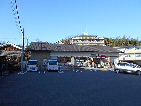 セブンイレブン桃山町和泉店まで727m