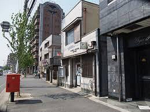 京都御所ノ内郵便局まで912m