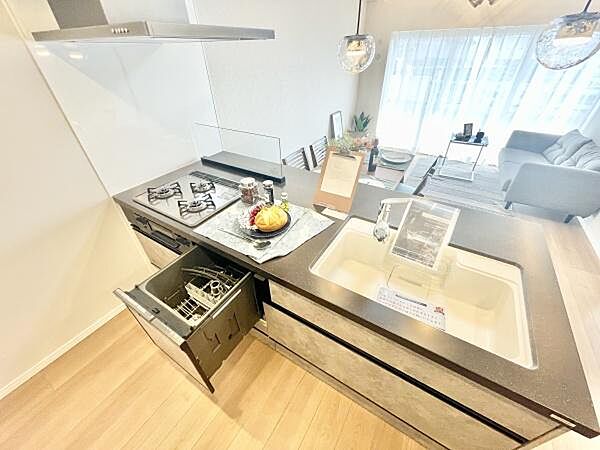 オールインワン浄水栓と食洗器付きで家事負担も軽減されます♪