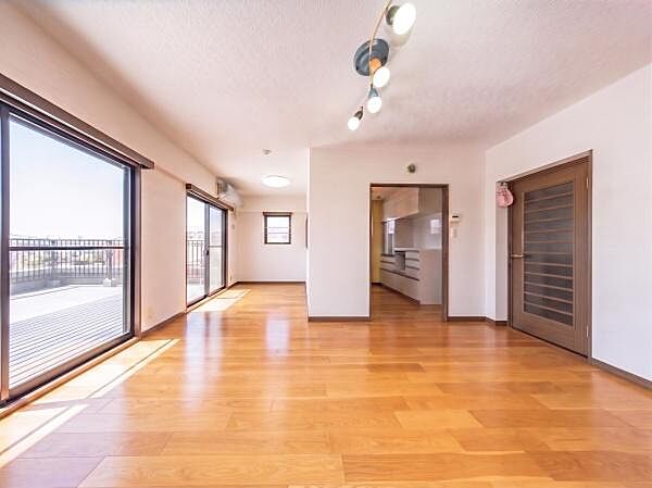※室内写真はAIにより家具・荷物等を除去加工したイメージです。実際の内装の状態（壁・床の状態等）とは一部異なる場合があります。