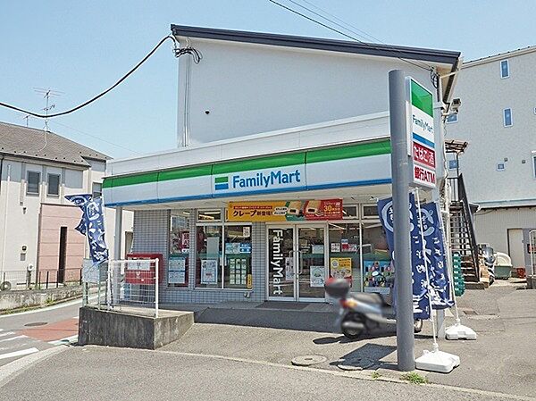 ファミリーマート竹山団地店まで621m