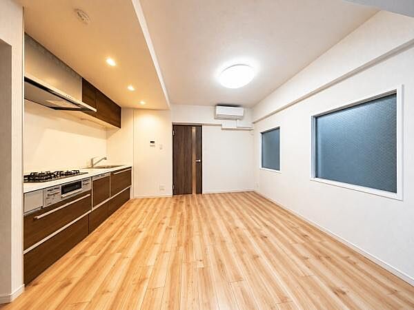 ※室内写真はAIにより家具・荷物等を除去加工したイメージです。実際の内装の状態（壁・床の状態等）とは一部異なる場合があります。