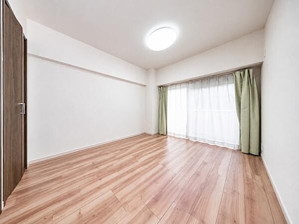 ※室内写真はAIにより家具・荷物等を除去加工したイメージです。実際の内装の状態（壁・床の状態等）とは一部異なる場合があります。