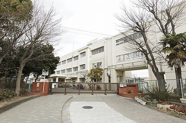 横浜市立港南台第一中学校まで1177m