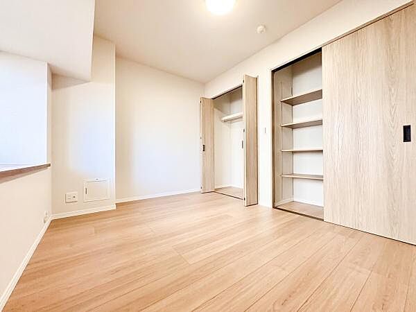 【約6.3帖】収納が充実した洋室です。主寝室にいかがですか？