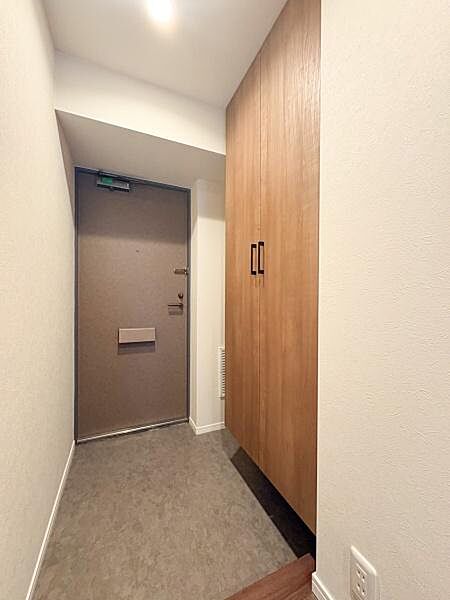 豊富な収納力があるウォールタイプのシューズボックス採用♪
