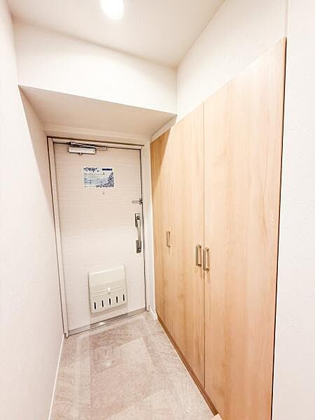 豊富な収納力があるウォールタイプのシューズボックス採用♪