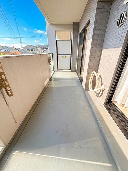 南向きで日当たり通風ともに良好、お洗濯ものがよく乾きそうです♪