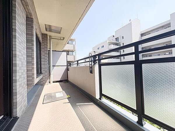 南西向きで日当たり通風ともに良好、お洗濯ものがよく乾きそうです♪