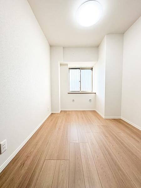 【同社施工例】現在リフォーム中の物件ですが、現地にて棟内の雰囲気や周辺環境をご確認いただけるほか、同社施工のリフォーム済みのお部屋もご覧いただけます。完成前もぜひお気軽にお問合せください♪