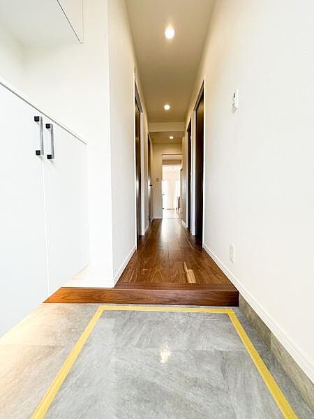 【同社施工例】現在建築中の物件ですが、現地にて場所の雰囲気や周辺環境をご確認いただけるほか、同社施工の建築済みの物件もご覧いただけます。完成前もぜひお気軽にお問合せください♪