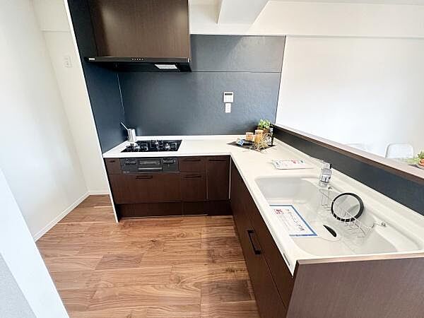 【同社施工例】現在建築中の物件ですが、現地にて場所の雰囲気や周辺環境をご確認いただけるほか、同社施工の建築済みの物件もご覧いただけます。完成前もぜひお気軽にお問合せください♪