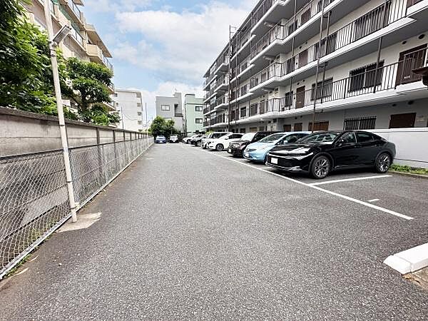 駐車場/空無　10、000円/月