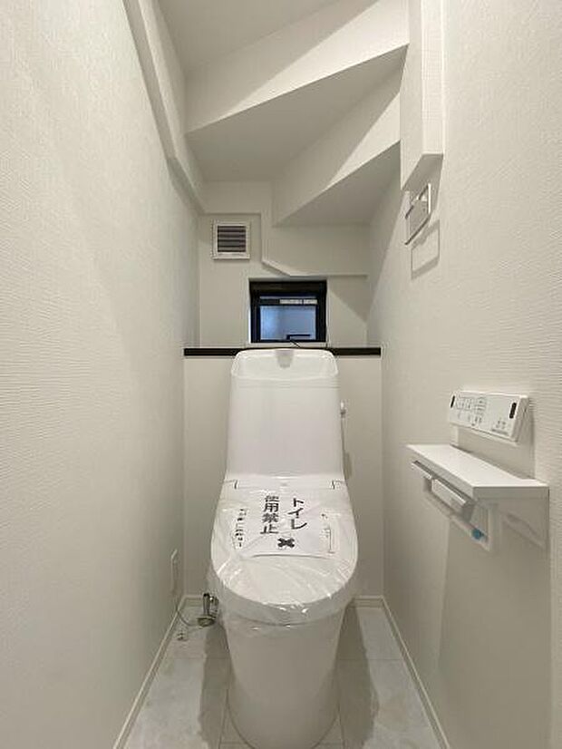 1階・2階にそれぞれ設けられたトイレは温水洗浄便座です。