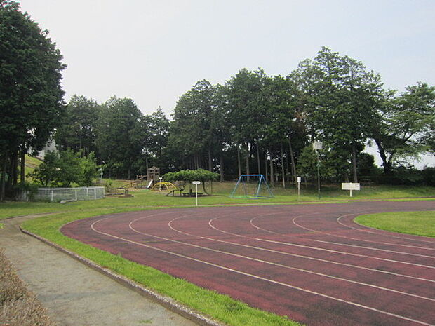 秋川グリーンスポーツ公園まで1897m