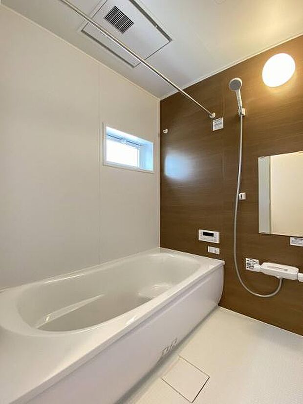 浴室換気乾燥機つきなので、入浴後の換気だけでなく衣類の乾燥にも重宝します。