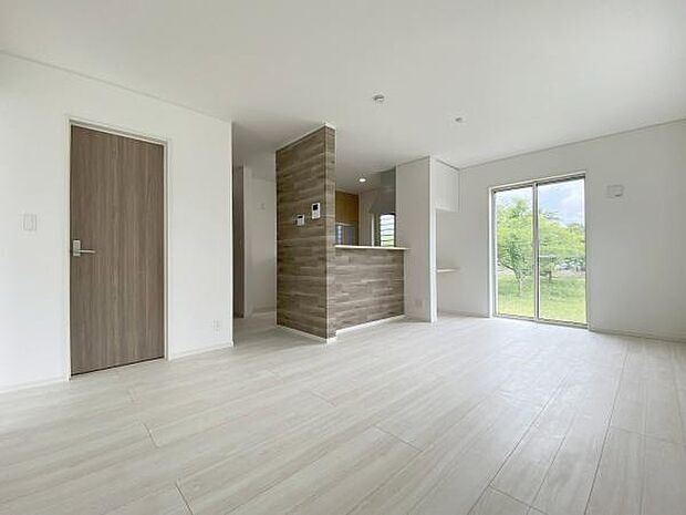 たっぷり光が入るリビング。