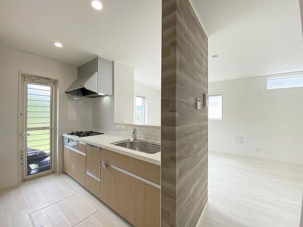 対面式キッチンは配膳を効率よく行えます。