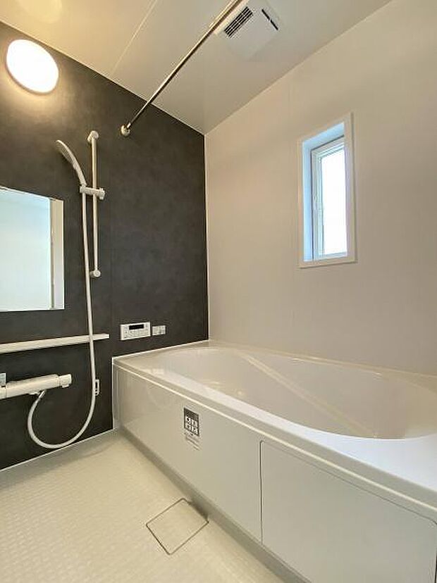 ランドリーパイプの用意がありますので、雨の日のお洗濯物干し場として活躍します。