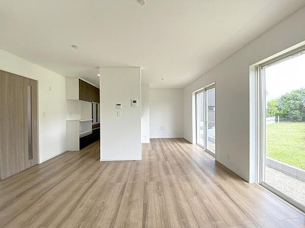 ナチュラルで明るい印象のリビング。