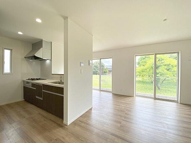 対面式キッチンは配膳を効率よく行えます。