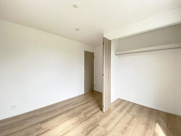 6帖洋室内クローゼット。たっぷり収納できます。