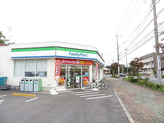ファミリーマートあきる野睦橋通り店まで558m