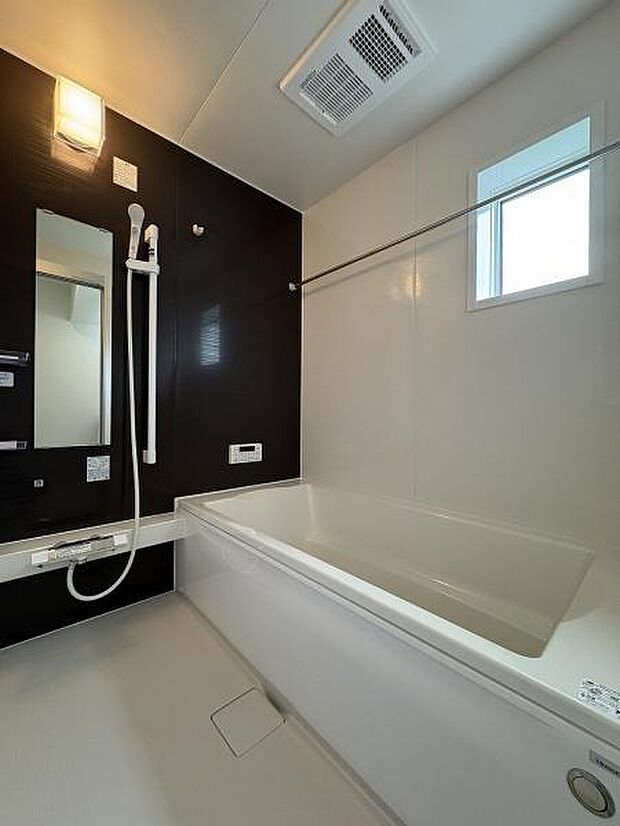 1日の疲れをゆっくりと癒すバスルーム。