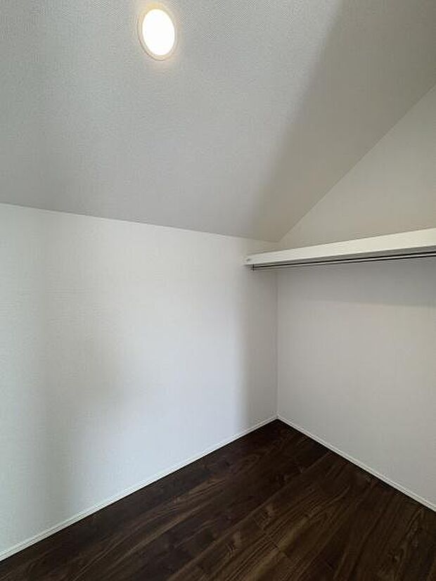 主寝室にはウォークインクローゼット付きです。