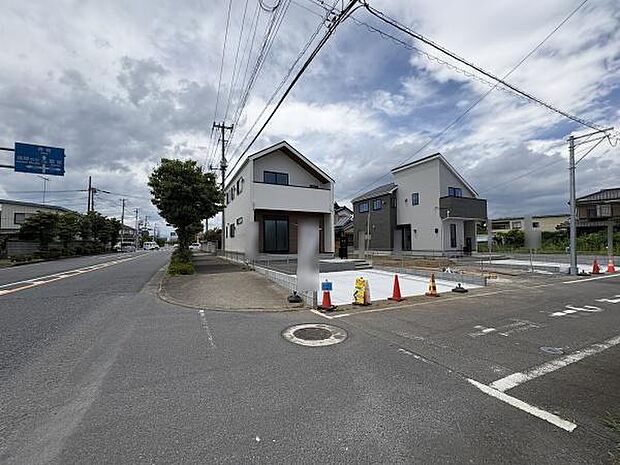 前面道路を含めた現地の様子です。