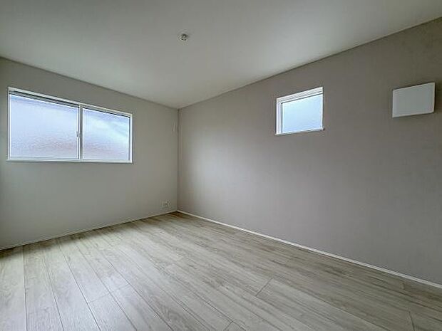 主寝室におすすめの6.7帖洋室。