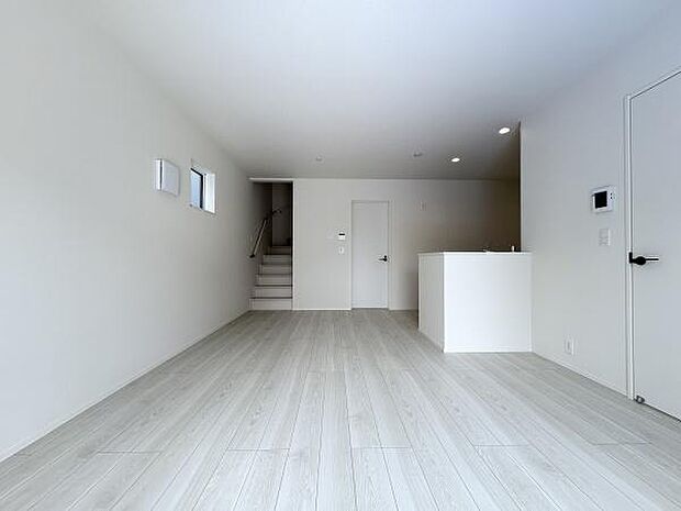 キッチンまで一つにつながる開放感。過ごしやすさいっぱいです。