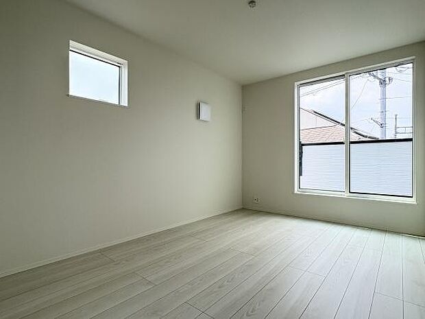 バルコニーに面した主寝室におすすめの6.7帖洋室。